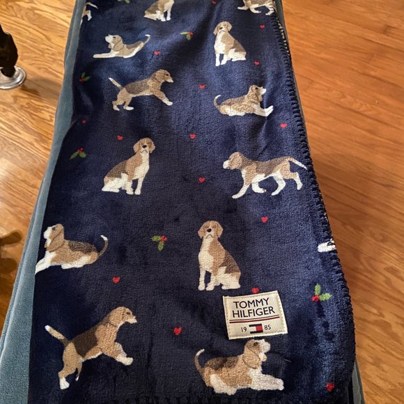 Tommy hilfiger plush sherpa throw beagle Clearance